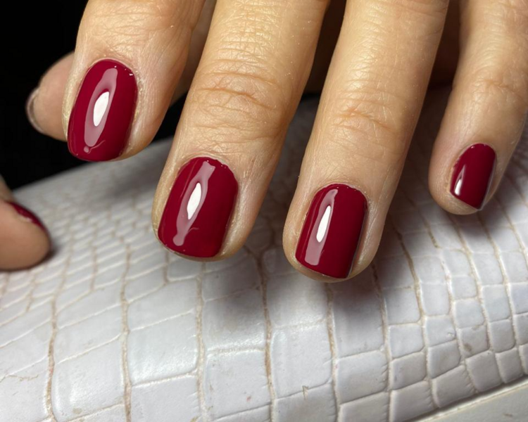 MANICURIA C/ESMALTADO TRADICIONAL LINEA OPI S/RETIRO