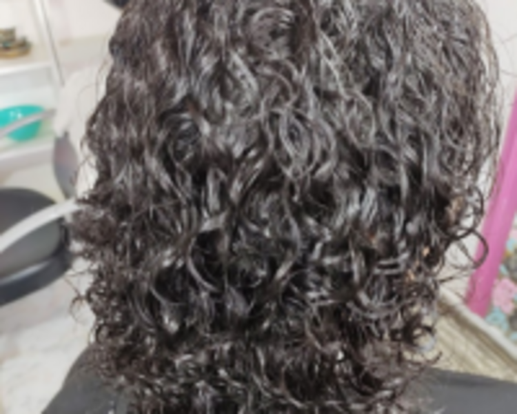 Permanente Rizos Cabello medio. Altura hombros