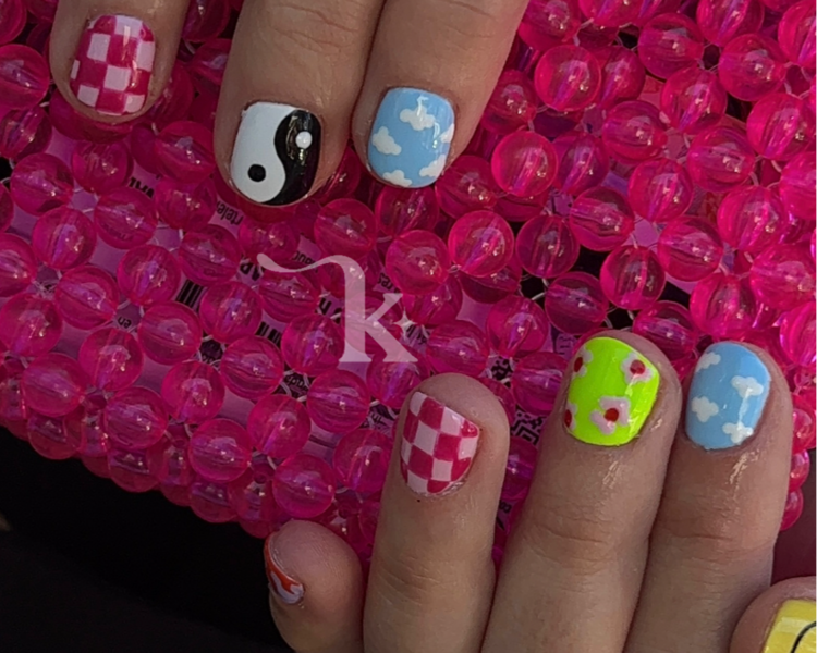 Esmaltado Semipermanente con diseño elaborado 