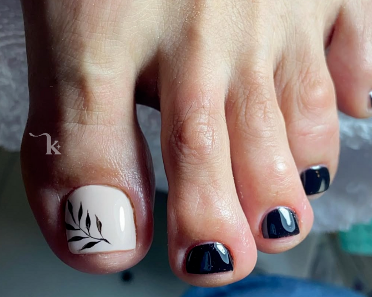 Reconstrucción 2 uñas + Esmaltado Semipermanente Liso