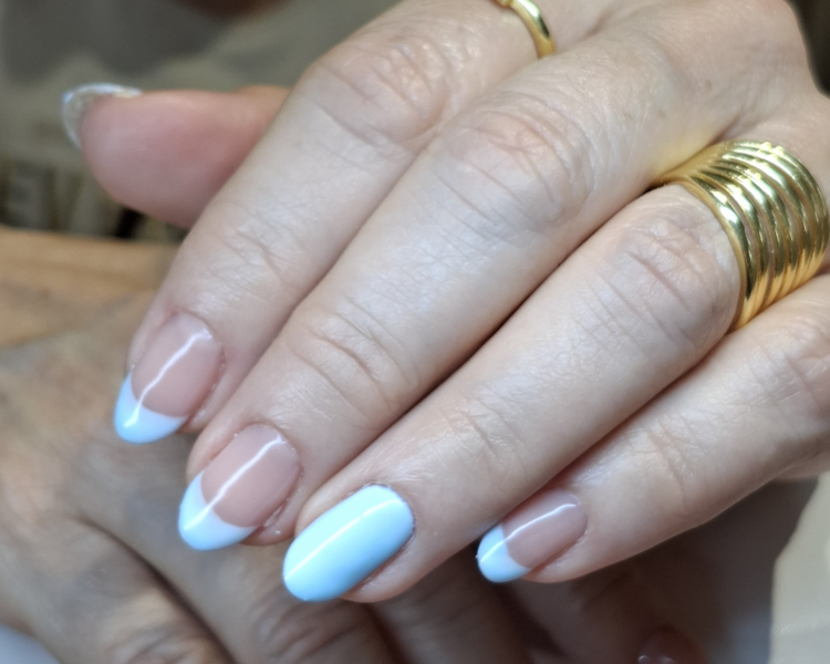 Manicure Esmaltado Permanente con Retiro y Francesa o Degradé