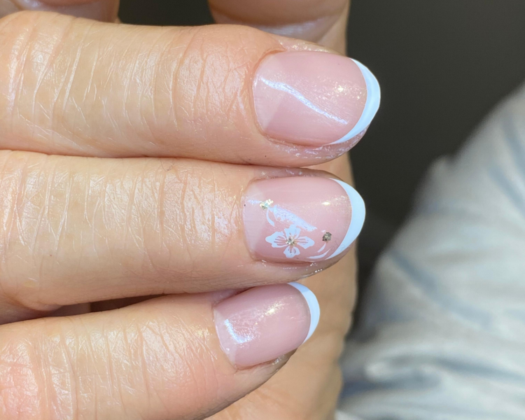 Manicure Esmaltado Permanente con Retiro y Diseño (4 diseños simples)