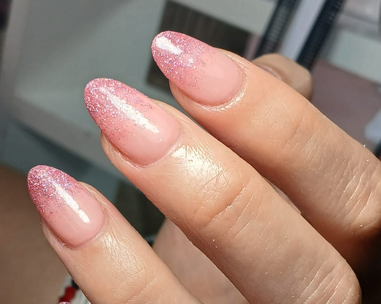 PROMO MIERCOLES Y JUEVES Manicure Esmaltado Permanente con Francesa o Degradé