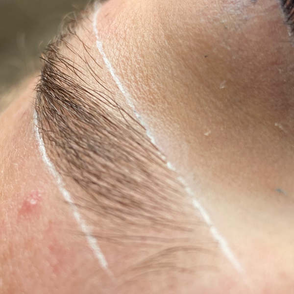 Epilación de Cejas con Hilo/Cera