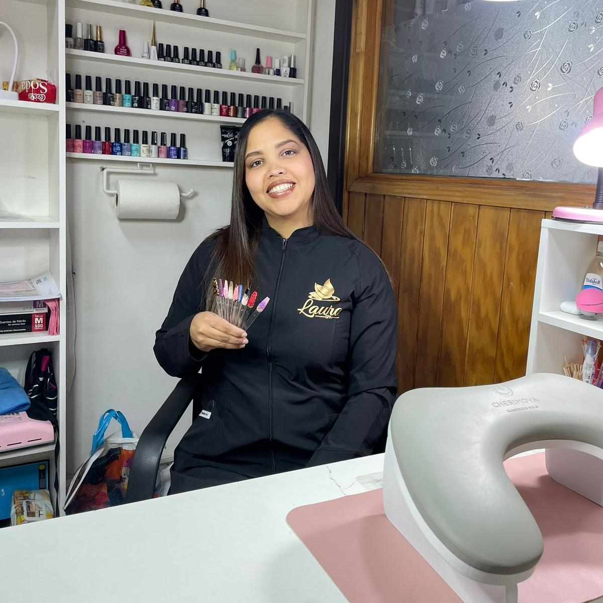 Manicurista Marlys Orozco