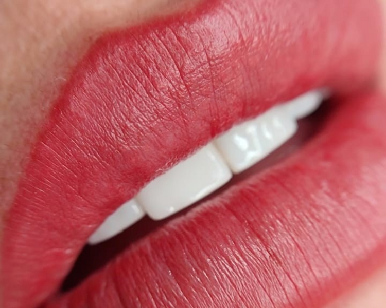 Refuerzo de color Anual de Micropigmentación - Labios (sólo en labios realizados en éste studio)