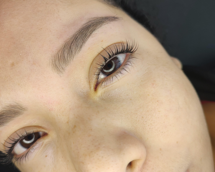 Perfilado de cejas con Laminado + Lifting de pestañas (EFECTIVO -10%)