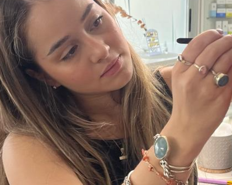 CLASES DE AUTOMAQUILLAJE COMPLETO con CARLI , DEN o NATI.