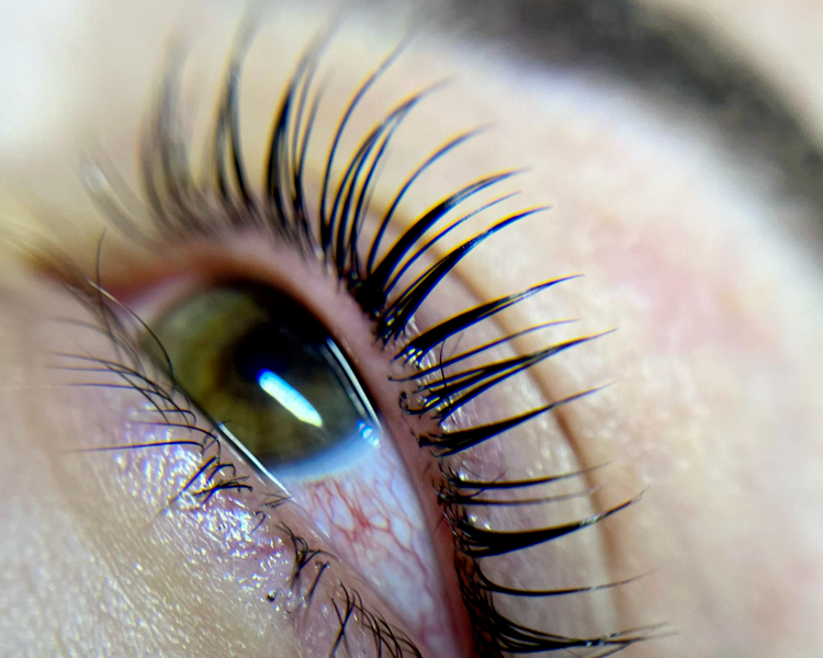 CON LUZZA LAMINADO DE CEJAS +LIFTING DE PESTAÑAS 