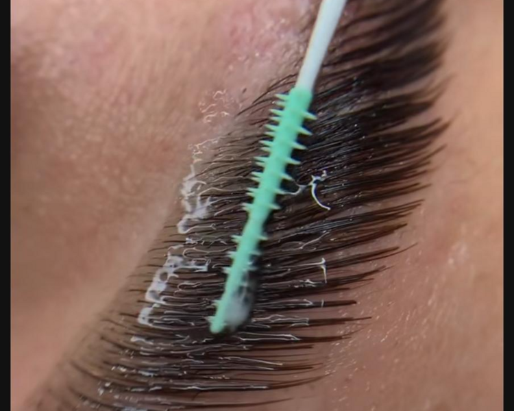 CON LUZZA LAMINADO DE CEJAS +LIFTING DE PESTAÑAS 