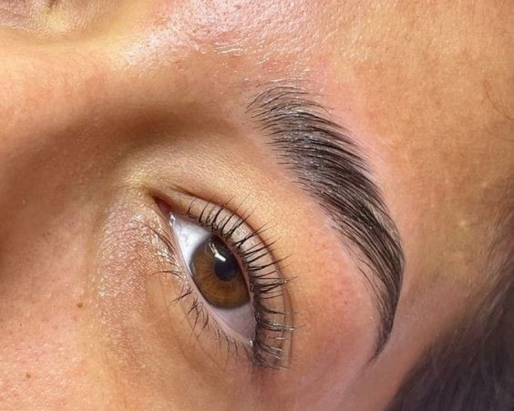 Laminado de Cejas – Para las diosas de la naturalidad