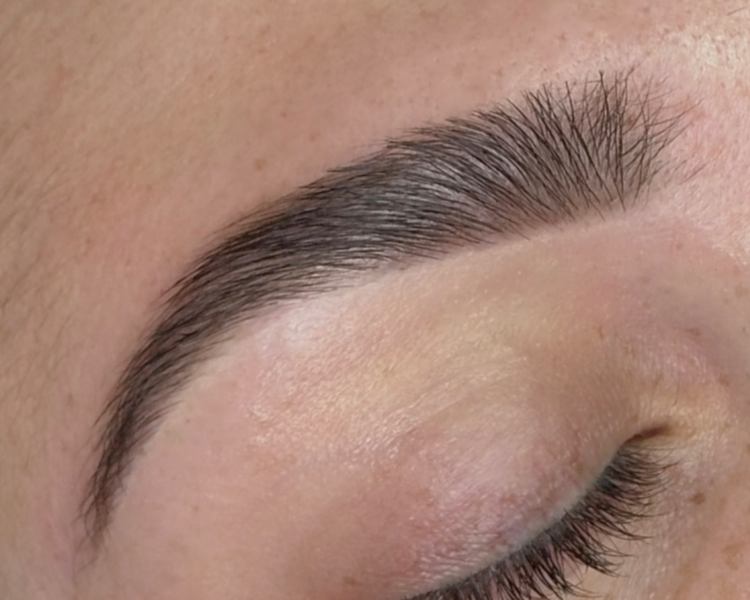 Diseño, perfilado (con hilo) y tinte de cejas (Válido para hombres y mujeres)