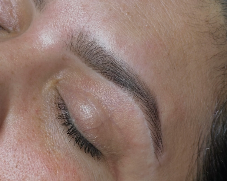 Diseño, perfilado (con hilo) y tinte de cejas (Válido para hombres y mujeres)