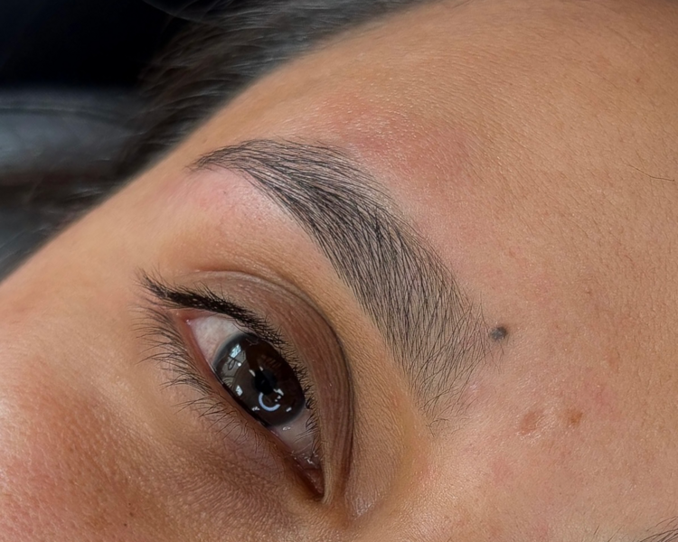 Diseño y perfilado (con hilo) de cejas (Válido para hombre y mujeres)