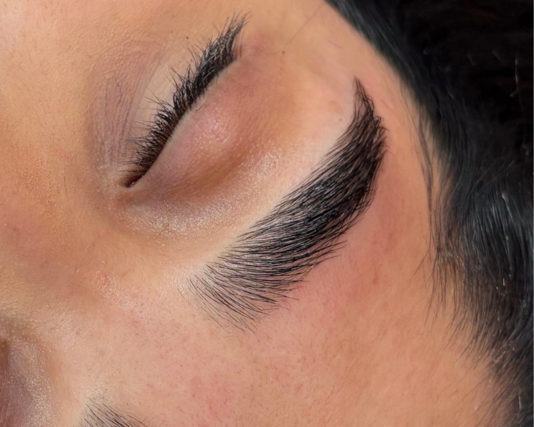 Diseño y perfilado (con cera)  de cejas (Válido para mujeres y hombres)