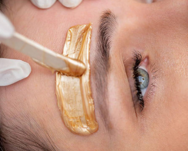 DEPILACION DE CEJAS CON CERA