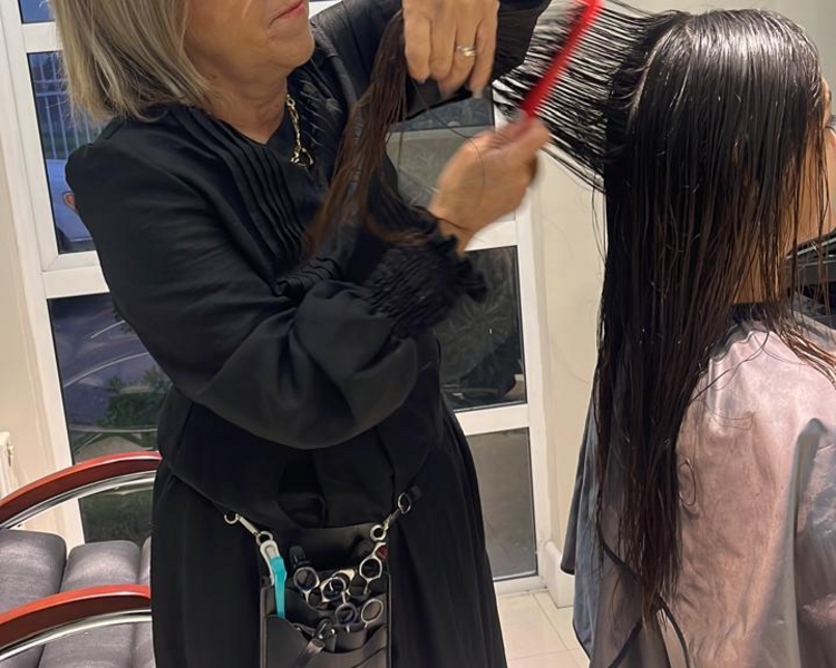 Diseño de corte de cabello mujer – Renueva tu Estilo