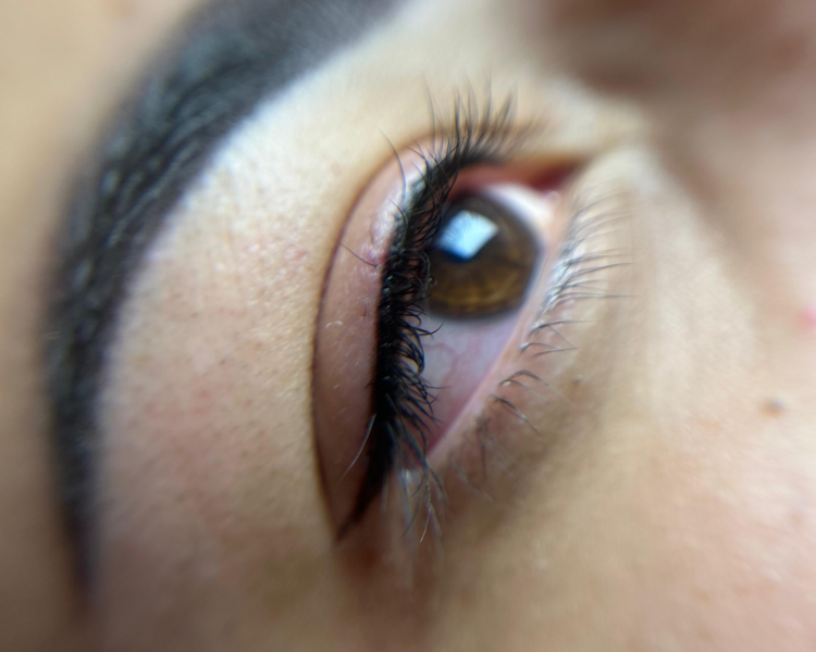 Delineado de Ojos Segunda sesion Por Staff