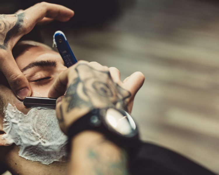 Perfilado de barba con toallas 