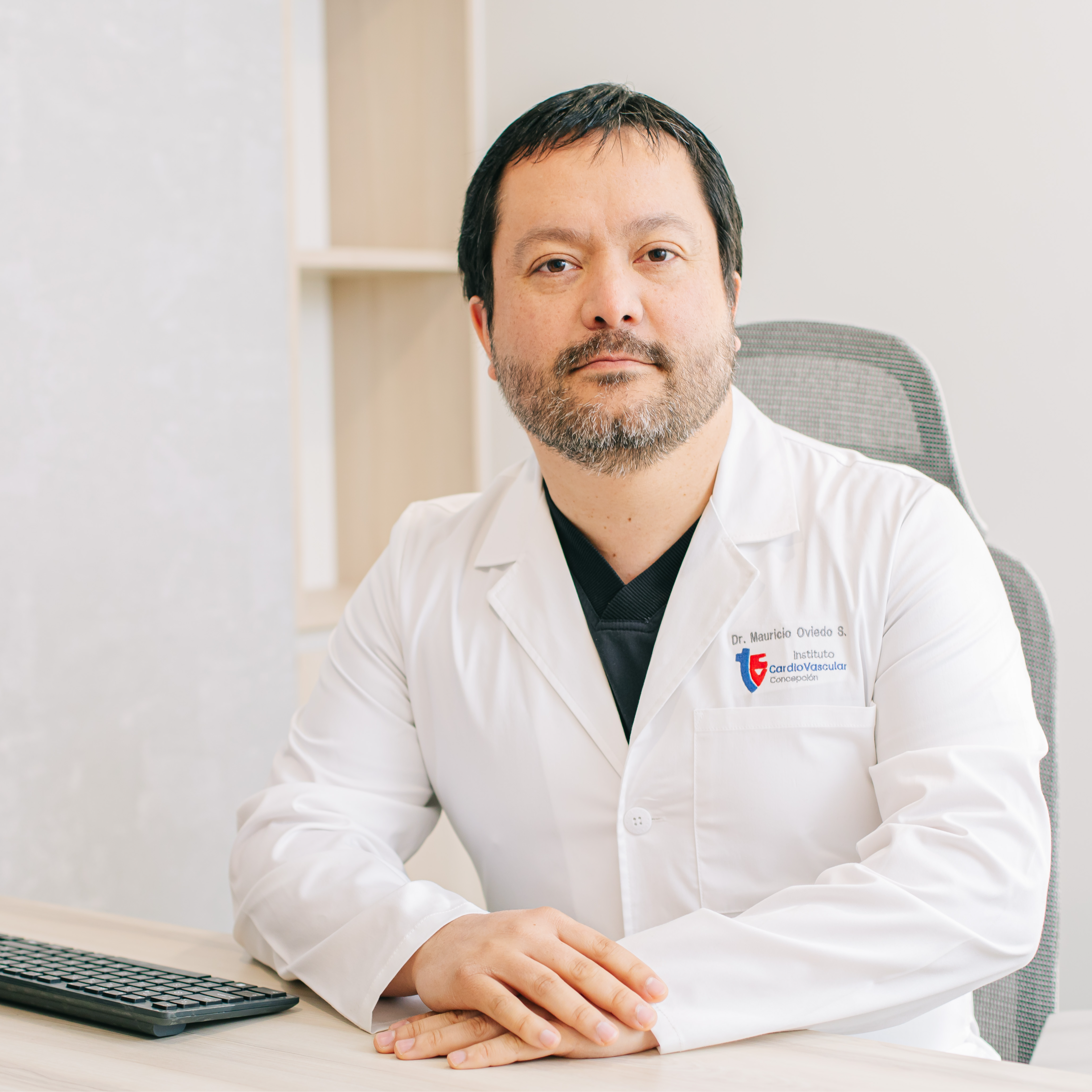 Dr. Mauricio Oviedo S.  