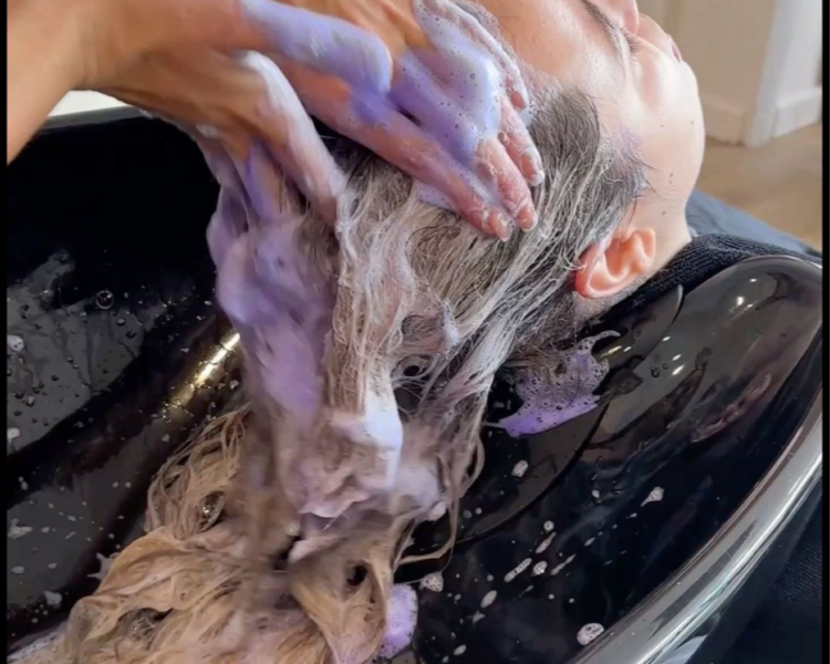 LAVADO CON SHAMPOO MATIZANTE 
