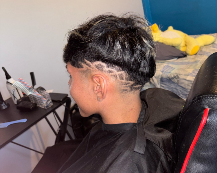 Corte de pelo + perfilacion de cejas