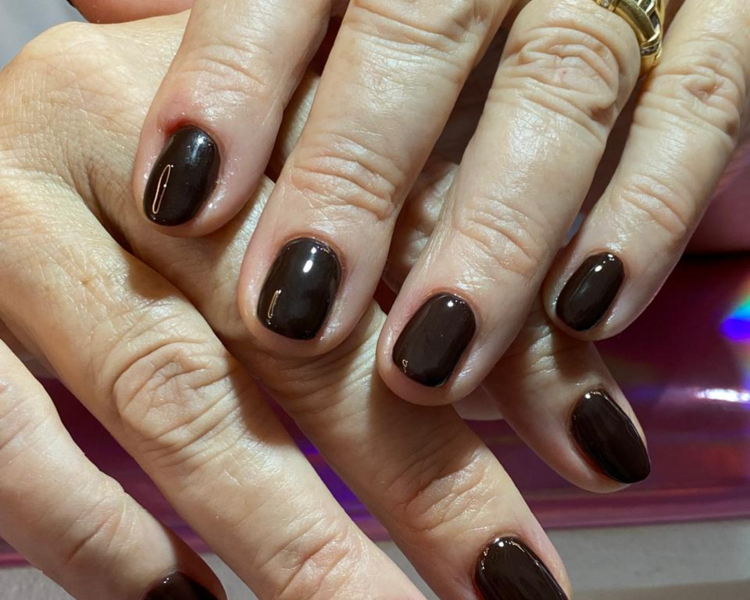 Belleza de manos con semipermanente OPI