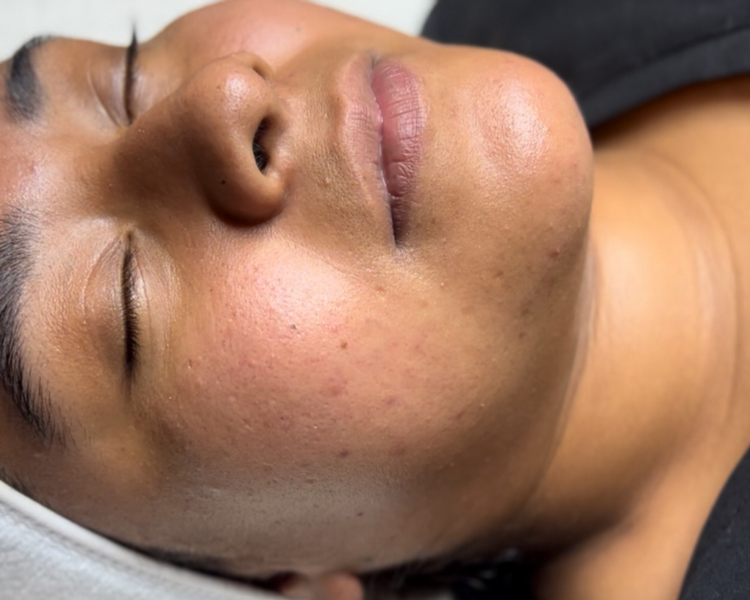 Facial Deluxe Sublime con Copa de Vino