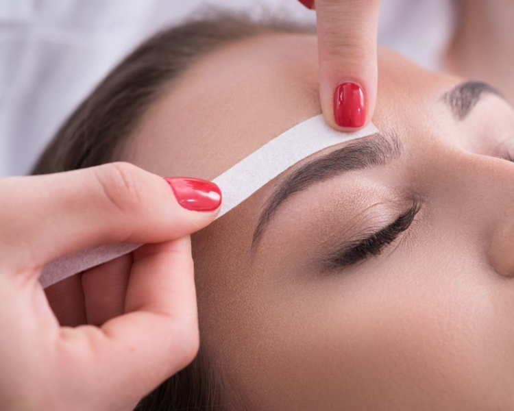 Depilación de cejas en frío 