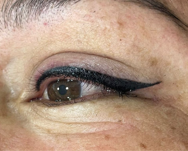 Delineado de párpados (Cat Eyes)