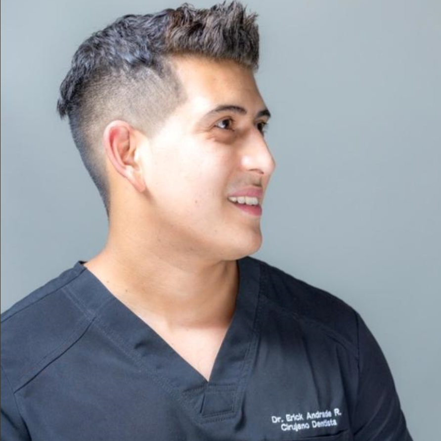 Dr. Erick Andrade / Cirujano Implantologo 