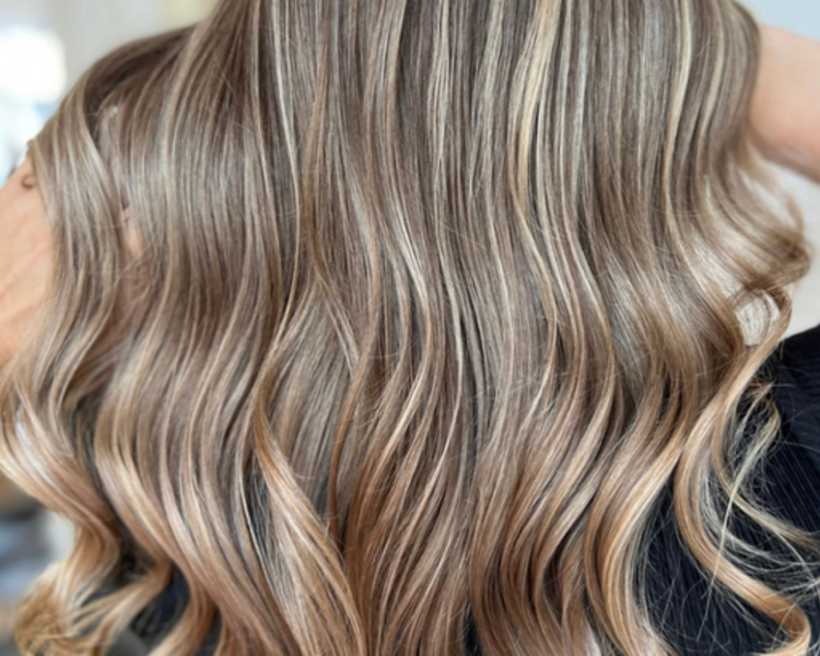 BALAYAGE BLOND  + OLAPLEX  (Rubios )