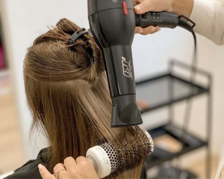 Corte de cabello Dama lavado y diseño 