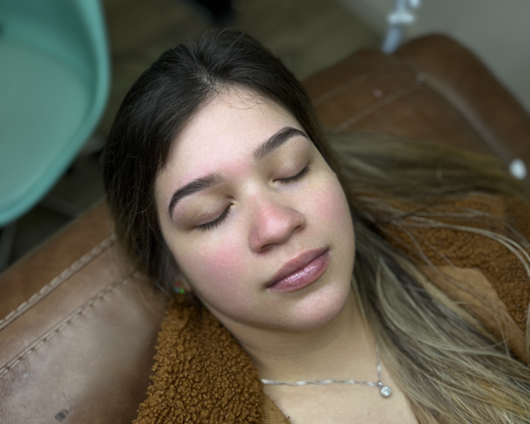Diseño y perfilado de cejas