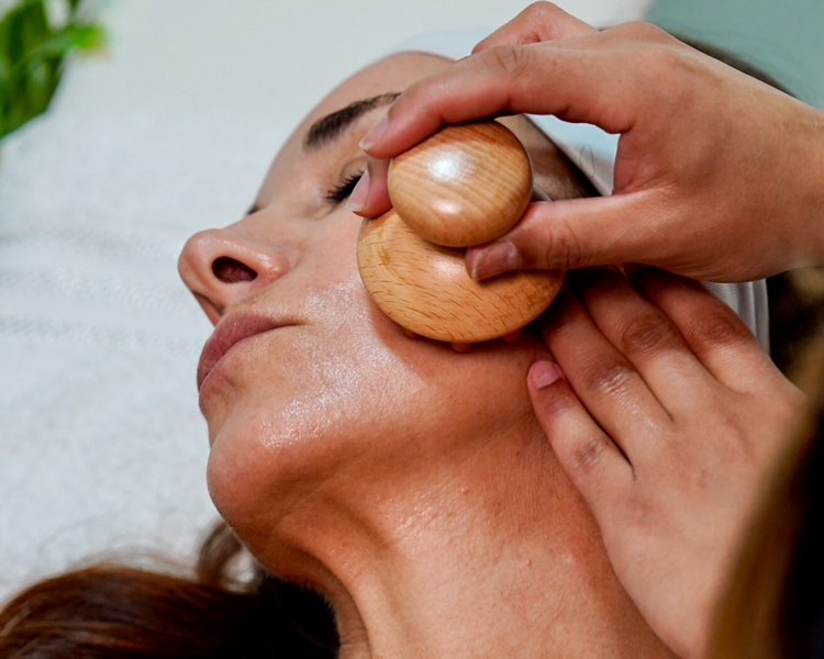 MASAJE MADEROTERAPIA FACIAL