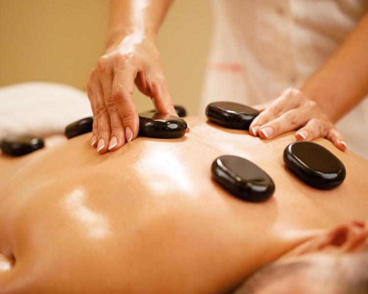 Masaje con piedras calientes