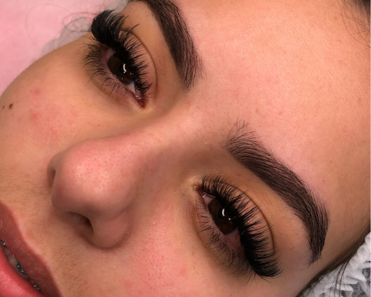 Extensiones de pestañas efecto WISPY