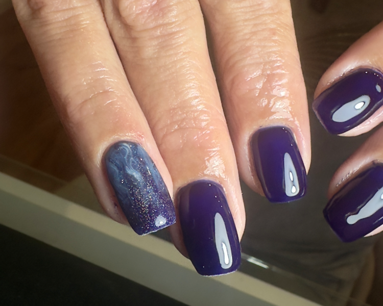 Capping gel con esmaltado semipermante liso (incluye retiro de Cosmic en caso de tener)