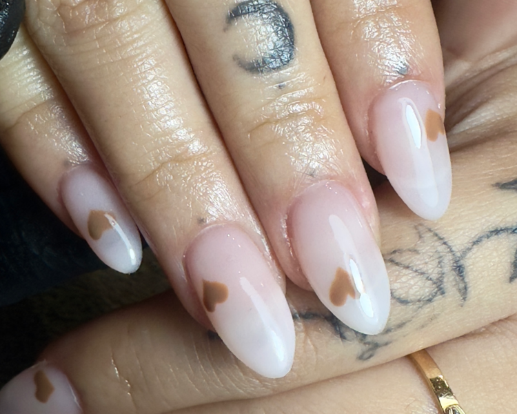 Soft gel con esmaltado semipermanente liso (incluye retiro de Cosmic) 