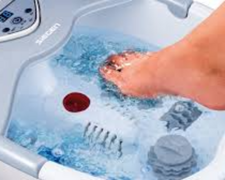 Pedicura Full spa con esmaltado tradicional (no permanente)