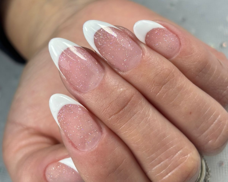 Polygel con esmaltado permanente  full diseño ( no incluye retiro)