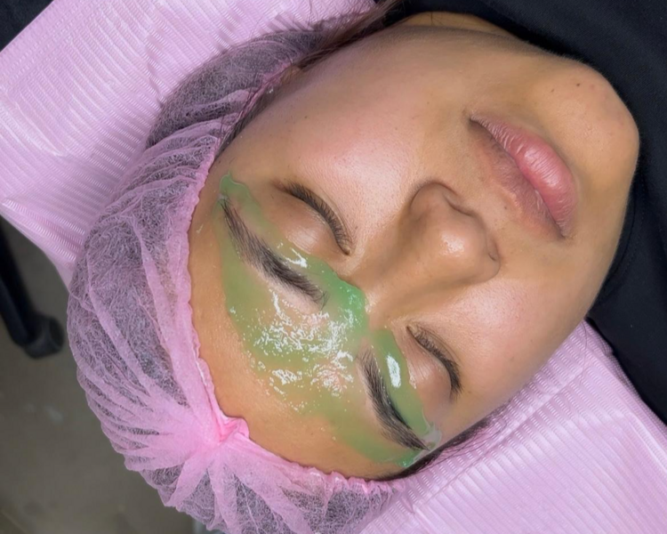 Depilación de ceja con cera