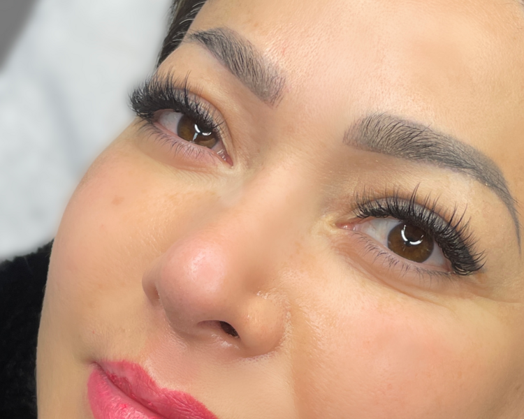 Extensiones de pestañas efecto Wispy