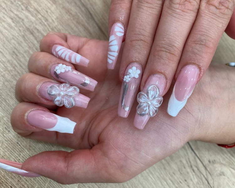 Acrilicas con tips esmaltado semipermanente