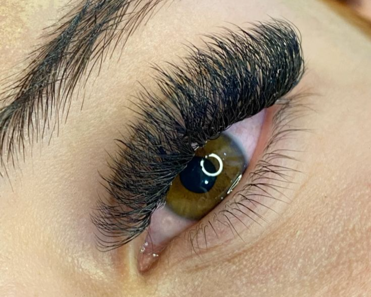 Efecto Volumen Ruso - Extensiones de pestañas