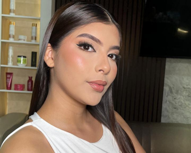 Maquillaje social y peinado social  personal del salon  