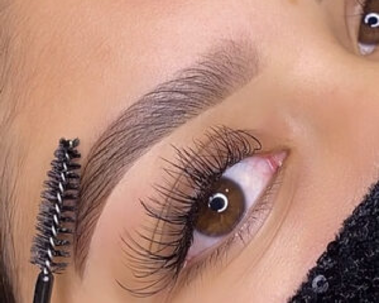 Perfilado de cejas con pinzas