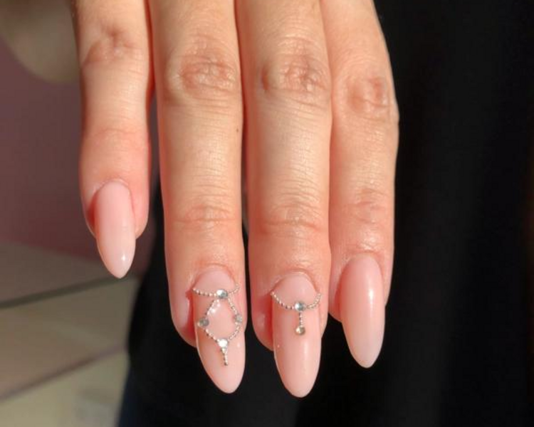 ❣︎ Esculpidas en gel con esmaltado semipermanente