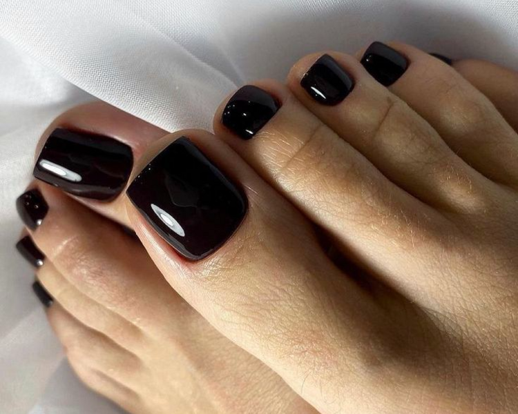 ❣︎Pedicuria con semipermanente 