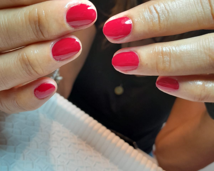 ESMALTADO SEMIPERMANENTE MANOS 